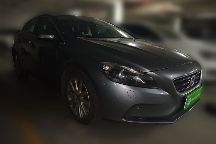 Used Volvo V40 2015 1.6T Zhiya Edition Front Right 45 Deg