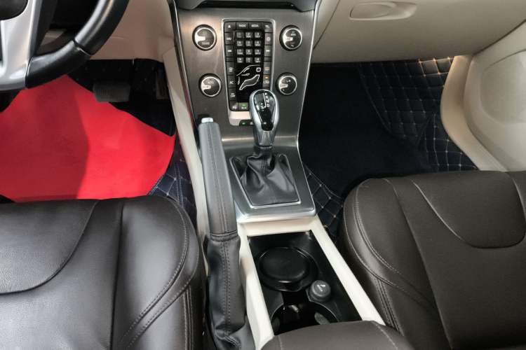 Used Volvo V40 2015 1.6T Zhiya Edition Gear Lever