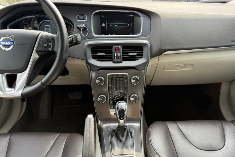 Used Volvo V40 2015 1.6T Zhiya Edition Gear Lever
