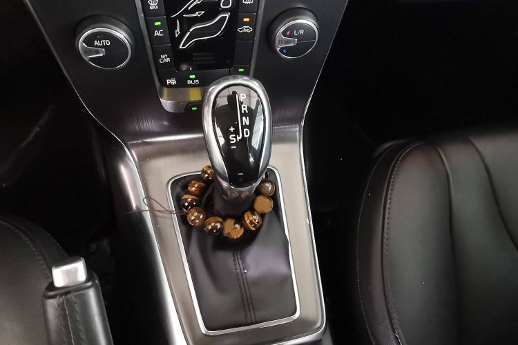 Used Volvo V40 2015 1.6T Zhiya Edition Gear Lever