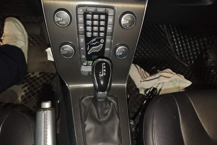 Used Volvo V40 2015 1.6T Zhiya Edition Gear Lever