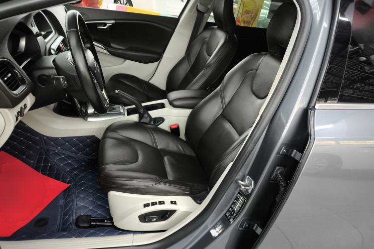 Used Volvo V40 2015 1.6T Zhiya Edition Left Front Seat