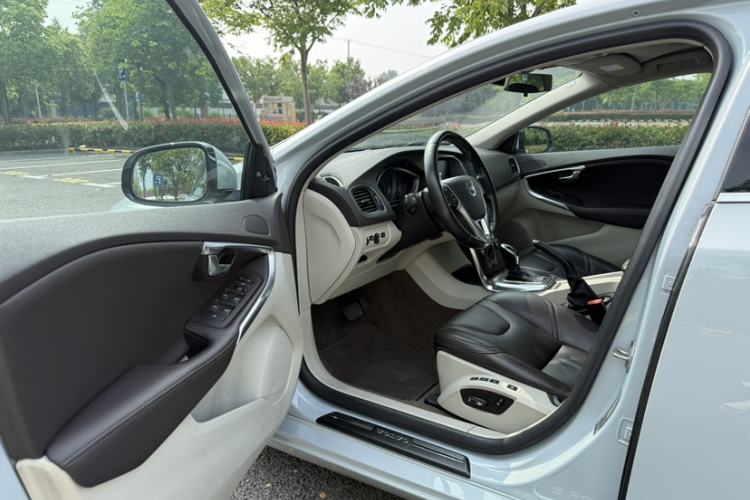 Used Volvo V40 2015 1.6T Zhiya Edition Left Front Seat