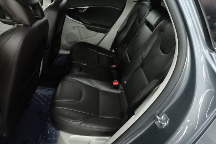 Used Volvo V40 2015 1.6T Zhiya Edition Left Rear Seat