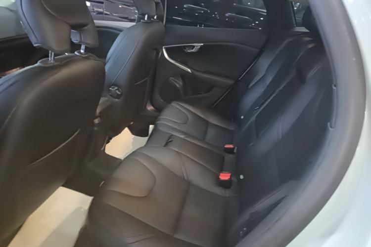 Used Volvo V40 2015 1.6T Zhiyi Edition Left Rear Seat