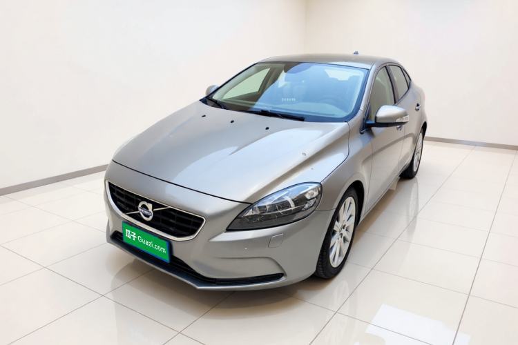 Used Volvo V40 2015 1.6T ZhiShang Edition Guazi used car, China used car export, Used car for sale, Used cars, Cheapest cars for sale