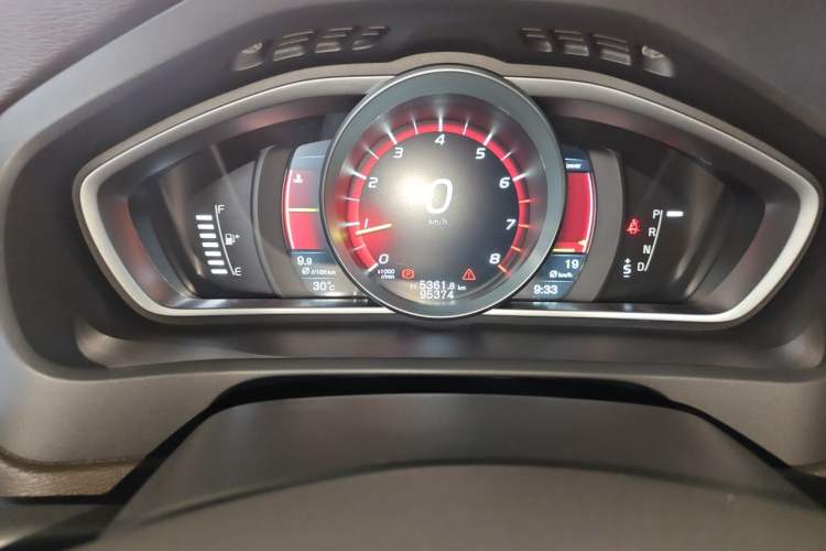 Used Volvo V40 2015 1.6T Zhiya Edition Odometer Close Up