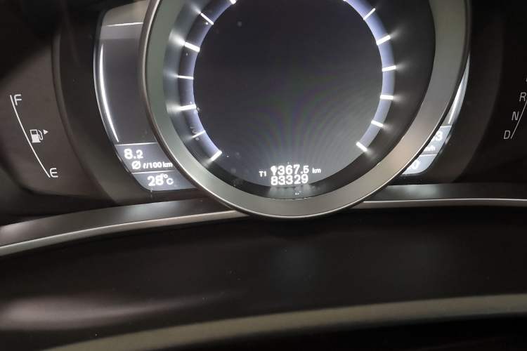 Used Volvo V40 2015 1.6T Zhiya Edition Odometer Close Up