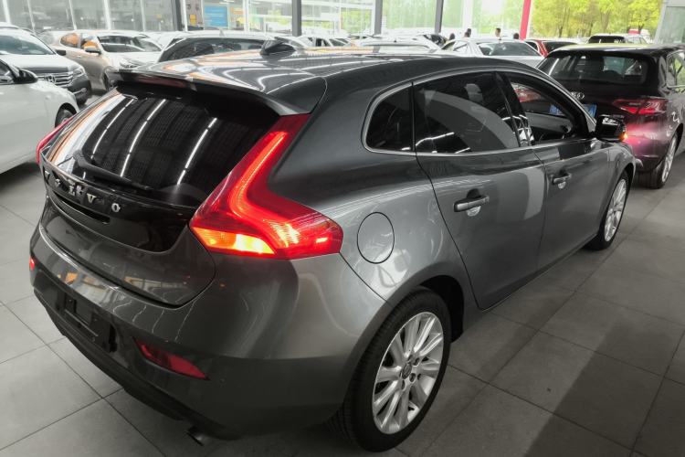 Used Volvo V40 2015 1.6T Zhiya Edition Rear Right 45 Deg