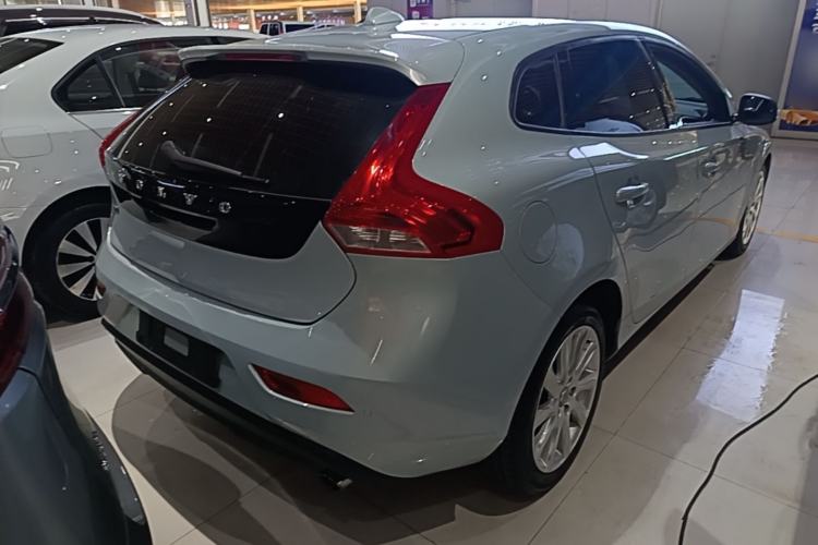 Used Volvo V40 2015 1.6T Zhiyi Edition Rear Right 45 Deg