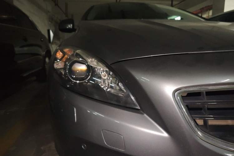 Used Volvo V40 2015 1.6T Zhiya Edition Right Front Headlight