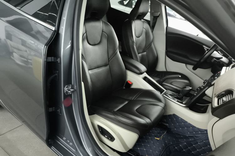 Used Volvo V40 2015 1.6T Zhiya Edition Right Front Seat