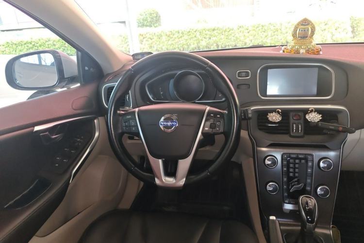 Used Volvo V40 2015 1.6T Zhiya Edition Steering Wheel