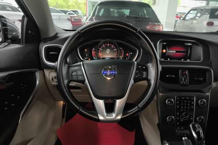 Used Volvo V40 2015 1.6T Zhiya Edition Steering Wheel