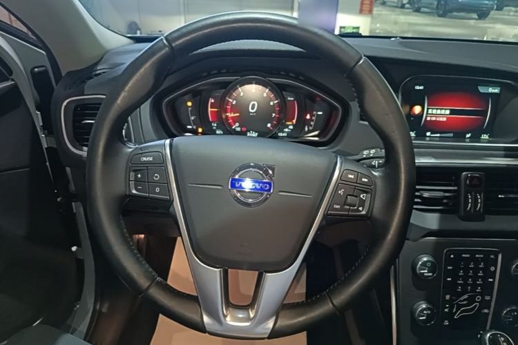 Used Volvo V40 2015 1.6T Zhiyi Edition Steering Wheel