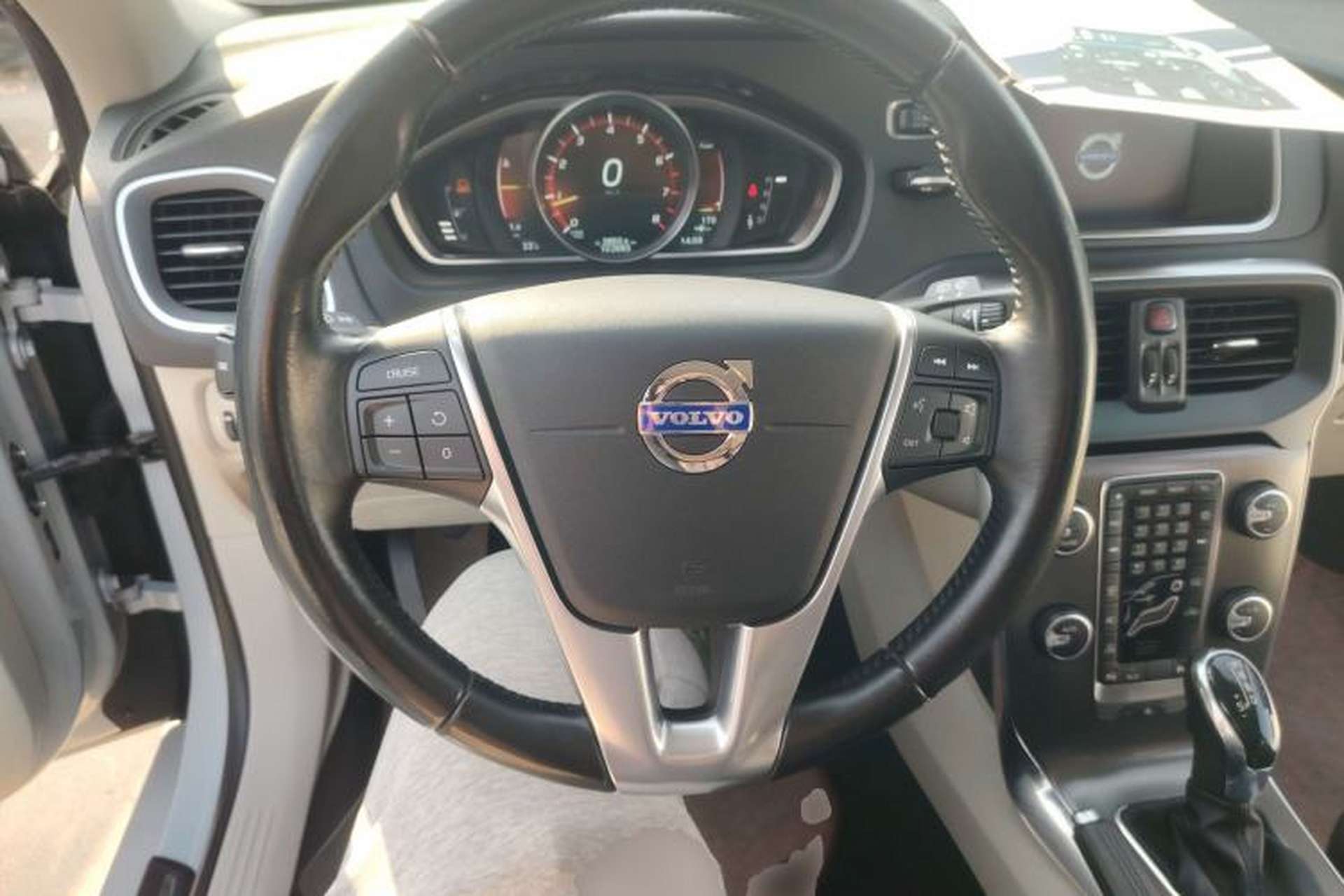 Used Volvo V40 2015 1.6T Zhiya Edition Steering Wheel