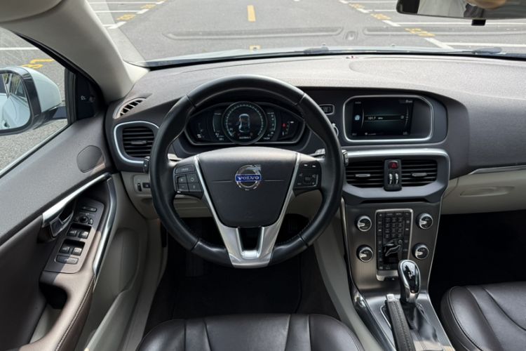 Used Volvo V40 2015 1.6T Zhiya Edition Steering Wheel