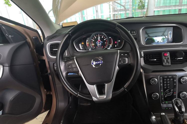 Used Volvo V40 2015 1.6T Zhiya Edition Steering Wheel