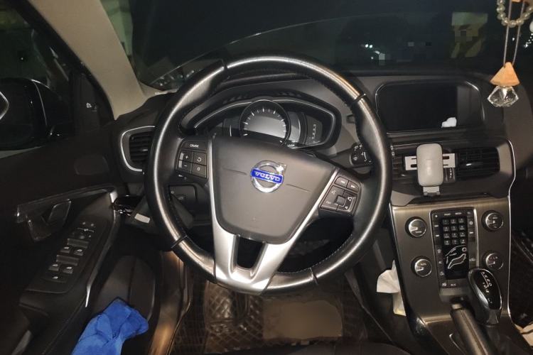 Used Volvo V40 2015 1.6T Zhiya Edition Steering Wheel