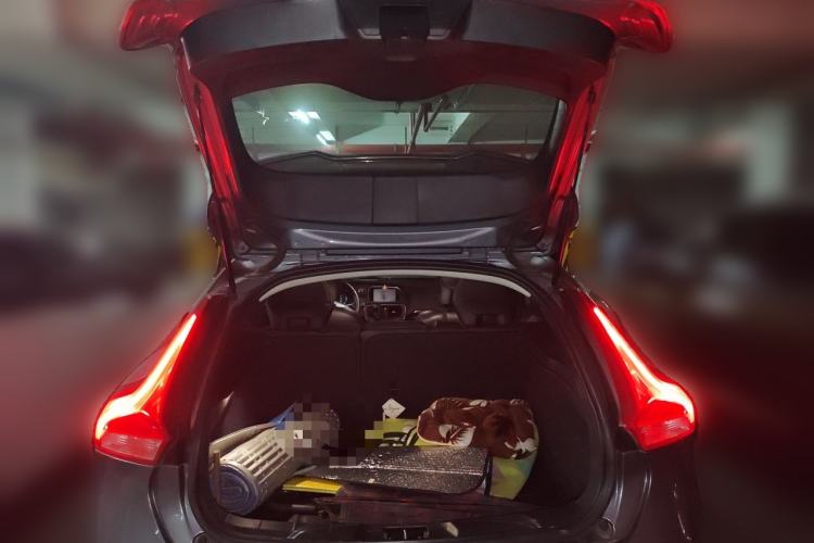 Used Volvo V40 2015 1.6T Zhiya Edition Trunk