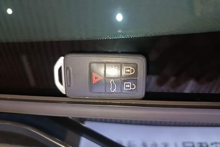 Used Volvo V40 2015 1.6T Zhiyi Edition Vehicle Key