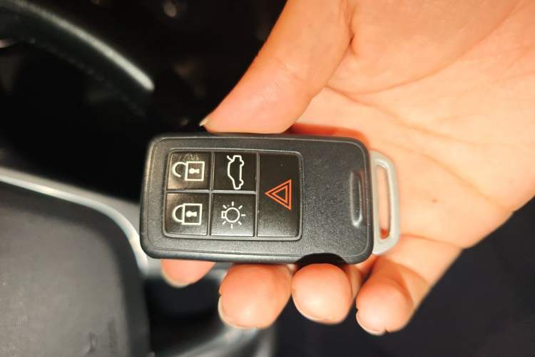 Used Volvo V40 2015 1.6T Zhiya Edition Vehicle Key