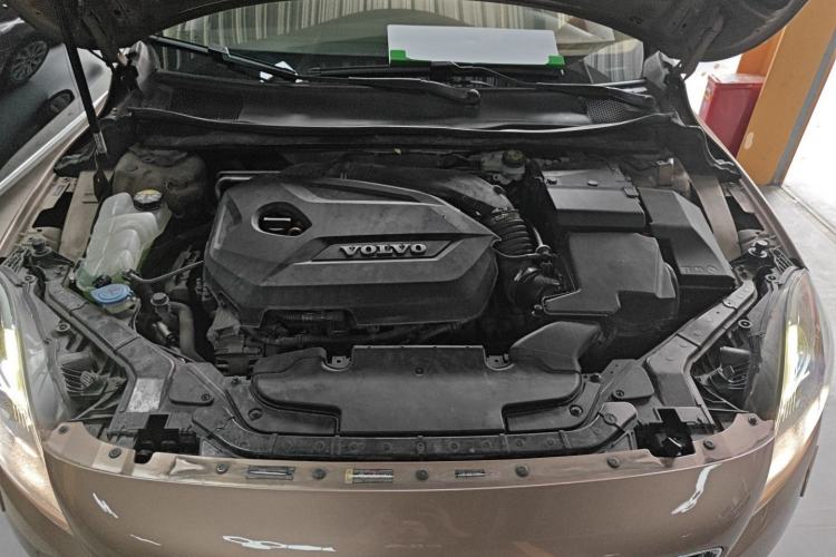 Used Volvo V40 2015 1.6T Zhiyi Edition Engine Bay