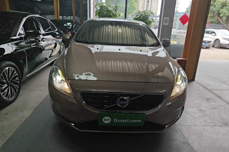 Used Volvo V40 2015 1.6T Zhiyi Edition Front