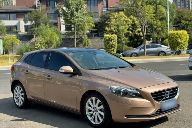 Used Volvo V40 2015 1.6T Zhiyi Edition Front Right 45 Deg