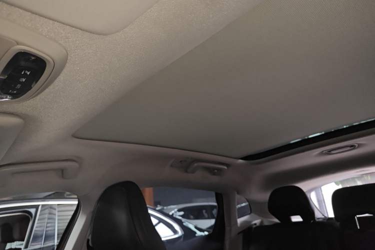Used Volvo V40 2015 1.6T Zhiyi Edition Headliner