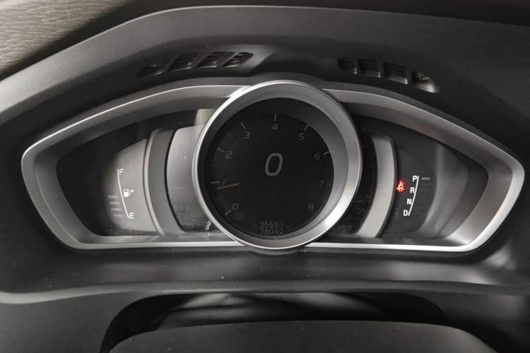 Used Volvo V40 2015 1.6T Zhiyi Edition Instrument Cluster