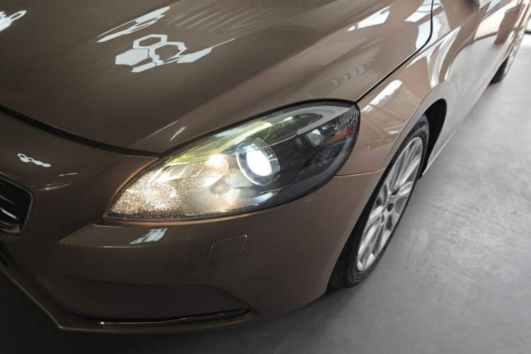 Used Volvo V40 2015 1.6T Zhiyi Edition Left Front Headlight