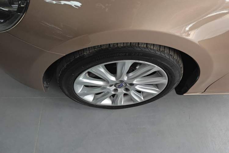 Used Volvo V40 2015 1.6T Zhiyi Edition Left Front Wheel Hub