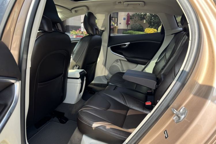 Used Volvo V40 2015 1.6T Zhiyi Edition Left Rear Seat
