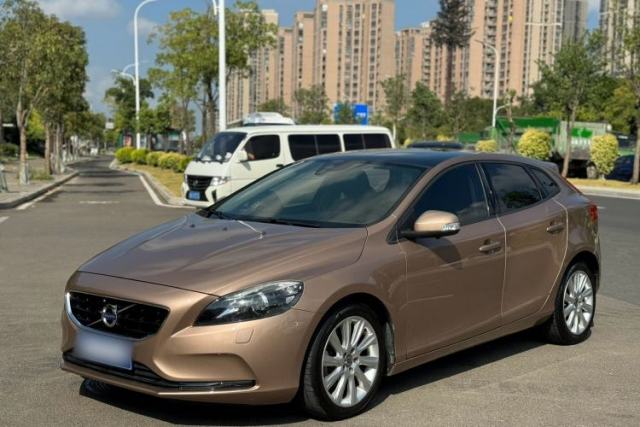 Used Volvo V40 2015 1.6T Zhiyi Edition