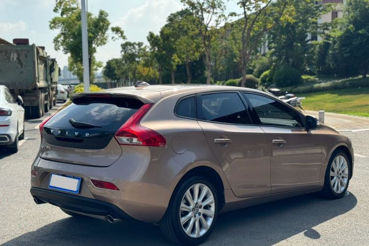 Used Volvo V40 2015 1.6T Zhiyi Edition Rear Right 45 Deg