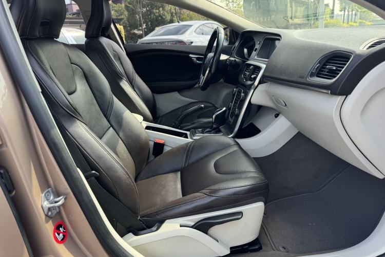 Used Volvo V40 2015 1.6T Zhiyi Edition Right Front Seat