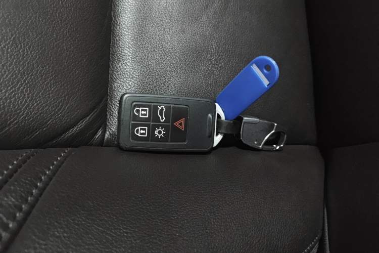 Used Volvo V40 2015 1.6T Zhiyi Edition Vehicle Key