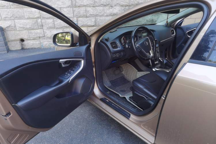 Used Volvo V40 2015 1.6T Zhiyi Edition Driver Seat