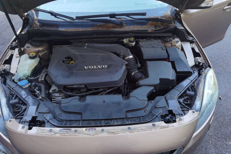 Used Volvo V40 2015 1.6T Zhiyi Edition Engine Bay