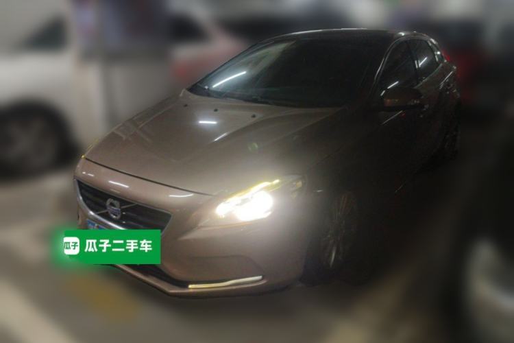 Volvo V40 2015 1.6T Zhiyi Edition مستعملة Guazi used car, China used car export, Used car for sale, Used cars, Cheapest cars for sale