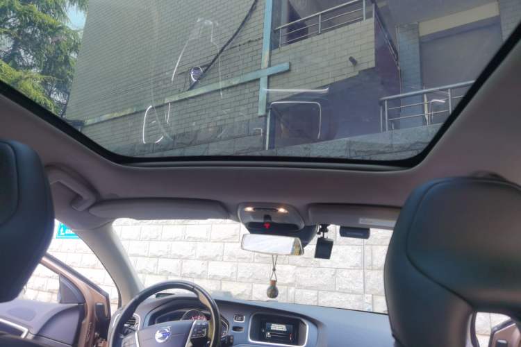 Used Volvo V40 2015 1.6T Zhiyi Edition Headliner