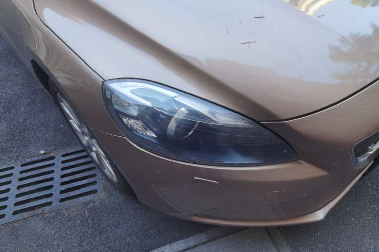 Used Volvo V40 2015 1.6T Zhiyi Edition Right Front Headlight