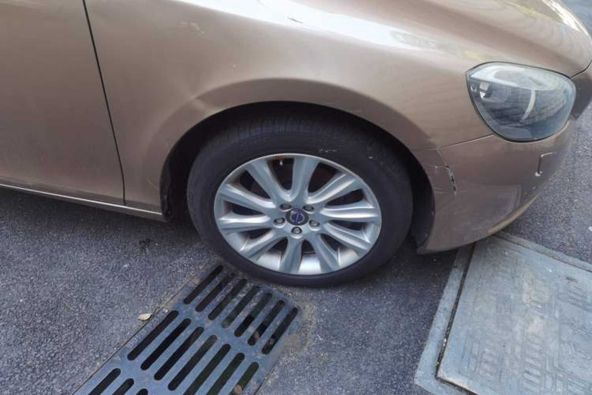 Used Volvo V40 2015 1.6T Zhiyi Edition Right Front Wheel Hub