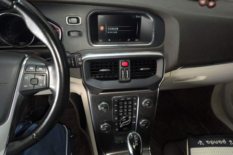 Used Volvo V40 2015 1.6T Zhiyi Edition Audio And AC Panel