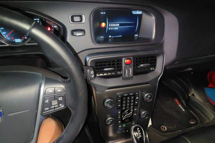 Used Volvo V40 2015 1.6T Zhiya Edition Audio And AC Panel