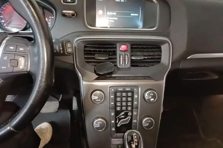 Used Volvo V40 2015 1.6T Zhiyi Edition Audio And AC Panel