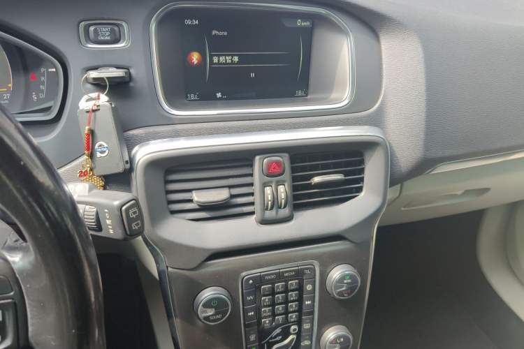 Used Volvo V40 2015 1.6T Zhiyi Edition Audio And AC Panel