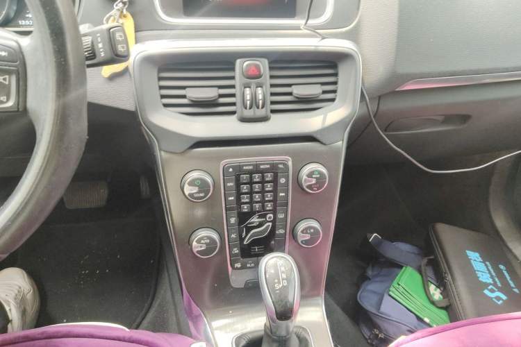 Used Volvo V40 2015 1.6T Zhiya Edition Audio And AC Panel