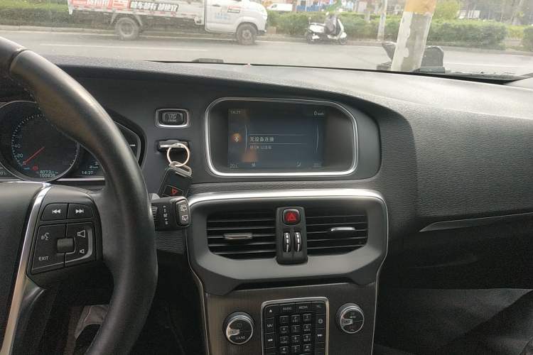 Used Volvo V40 2015 1.6T Zhiya Edition Audio And AC Panel